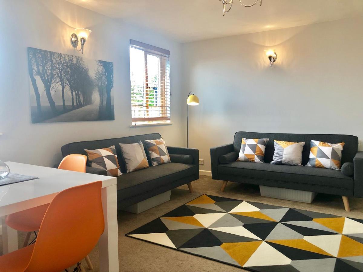 Golf Club House Free Multi Space Parking
